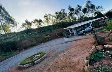 Imagem: A casa possui 1 Dormitório, 1 Banheiro, 2 Vagas na garagem