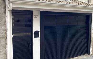 Imagem: A casa à venda possui 3 Dormitórios, 3 Banheiros, 2 Vagas