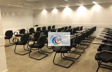 Imagem: O depósito possui 5 Vagas na garagem e 955m² de Área e está