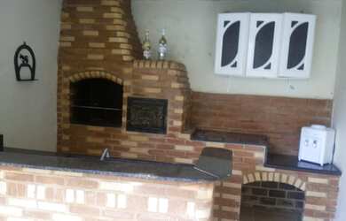 Imagem: A casa possui 4 Dormitórios, 3 Banheiros, 80m² de Área e