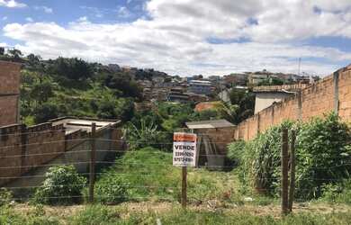 Imagem: O terreno possui 300m² de Área e está localizado em Palmeiras