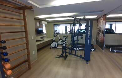 Imagem 3: 2 qtos 1 ste c/ varanda. Prédio com área de lazer, vizinho ao corredor...