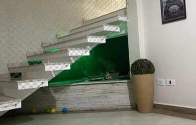 Imagem: A casa em condomínio possui 4 Dormitórios, 5 Banheiros, 4