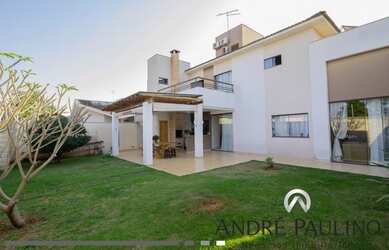 Imagem: A casa em condomínio possui 3 Dormitórios, 3 Banheiros, 240m²