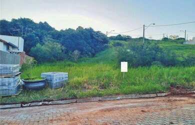 Imagem: O terreno possui 300m² de Área, Imóvel novo e está localizado