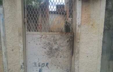 Imagem: A casa possui 1 Dormitório, 1 Banheiro, 1 Vaga na garagem