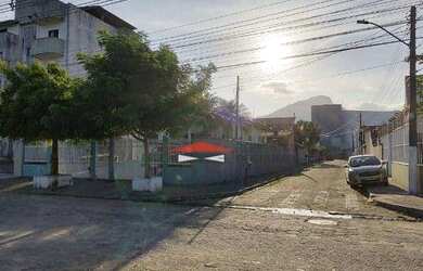 Imagem: A casa possui 3 Dormitórios, 2 Banheiros, 141m² de Área e