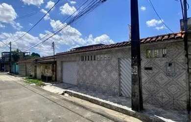 Imagem: A casa à venda possui 2 Dormitórios, 1 Banheiro, 2 Vagas na