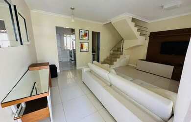 Imagem: A casa em condomínio possui 3 Dormitórios, 1 Banheiro, 2 Vagas