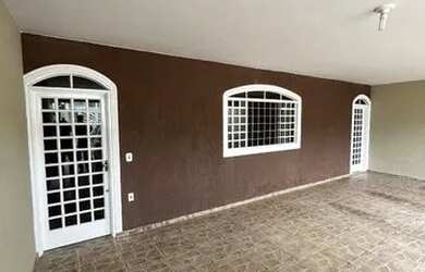 Imagem: A casa em condomínio à venda possui 3 Dormitórios, 3 Banheiros