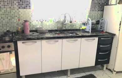 Imagem: A casa possui 2 Dormitórios, 1 Banheiro, 2 Vagas na garagem