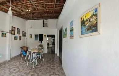 Imagem: A casa possui 3 Dormitórios, 2 Banheiros, 2 Vagas na garagem