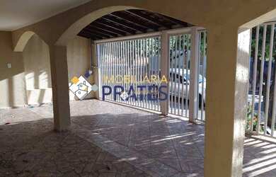 Imagem: A casa possui 4 Dormitórios, 3 Banheiros, 130m² de Área e