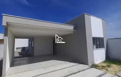 Imagem: A casa possui 3 Dormitórios, 2 Banheiros, 4 Vagas na garagem