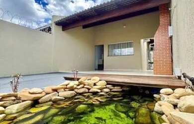 Imagem: A casa possui 2 Dormitórios, 2 Banheiros, 2 Vagas na garagem