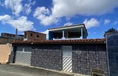 Imagem: A casa possui 2 Dormitórios, 1 Banheiro, 1 Vaga na garagem