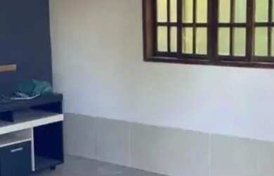 Imagem: A casa possui 2 Dormitórios, 1 Banheiro, 1 Vaga na garagem