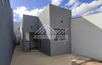 Imagem: A casa possui 2 Dormitórios, 1 Banheiro, 1 Vaga na garagem