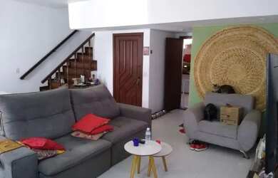 Imagem: A casa possui 3 Dormitórios, 4 Banheiros, 5 Vagas na garagem