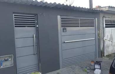 Imagem: A casa possui 2 Dormitórios, 1 Banheiro, 1 Vaga na garagem