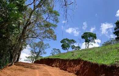 Imagem: O terreno possui 600m² de Área e está localizado em Centro