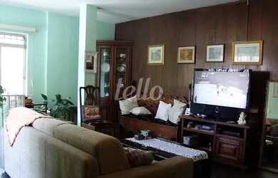 Imagem: A casa possui 4 Dormitórios, 5 Banheiros, 3 Vagas na garagem