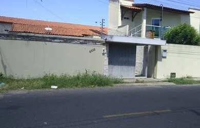 Imagem: A casa possui 3 Dormitórios, 2 Banheiros, 3 Vagas na garagem