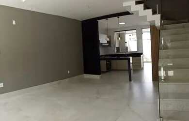 Imagem: A casa possui 3 Dormitórios, 3 Banheiros, 2 Vagas na garagem