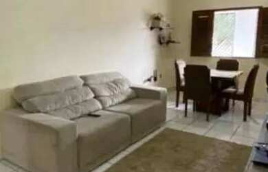 Imagem: A casa possui 2 Dormitórios, 2 Banheiros, 2 Vagas na garagem