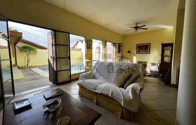 Imagem: A casa em condomínio possui 5 Dormitórios, 5 Banheiros, 4