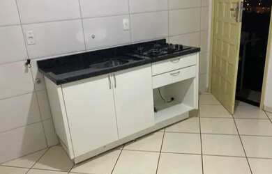 Imagem: A kitnet possui 1 Dormitório, 1 Banheiro, 1 Vaga na garagem