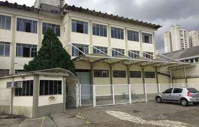 Imagem: O depósito possui 5 Vagas na garagem, 2.612m² de Área e