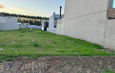 Imagem: O terreno possui 602m² de Área e está localizado em Recanto