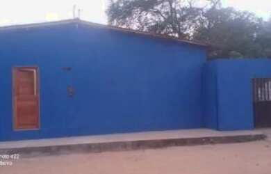 Imagem: A casa possui 3 Dormitórios, 1 Banheiro e 1 Vaga na garagem