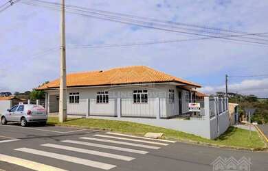 Imagem: A casa possui 3 Dormitórios, 3 Banheiros, 1 Vaga na garagem