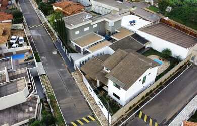 Imagem: A casa em condomínio possui 3 Dormitórios, 5 Banheiros, 5