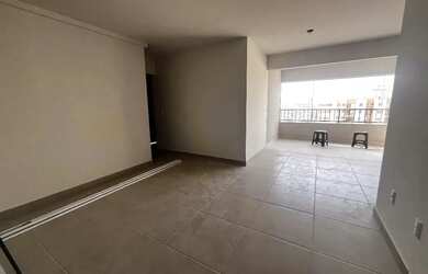 Imagem: O apartamento possui 3 Dormitórios, 1 Banheiro, 2 Vagas na