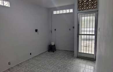 Imagem: A casa possui 2 Dormitórios e 1 Banheiro e está localizado