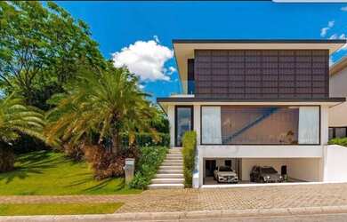 Imagem: A casa em condomínio possui 5 Dormitórios, 5 Banheiros, 5