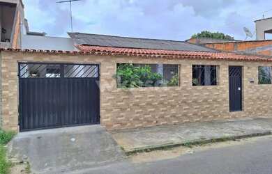 Imagem: A casa possui 2 Dormitórios, 1 Banheiro, 2 Vagas na garagem