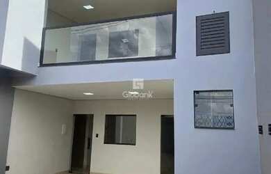 Imagem: A casa à venda possui 2 Dormitórios, 1 Banheiro, 2 Vagas na