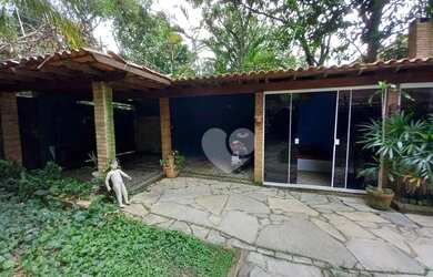 Imagem: A casa possui 5 Dormitórios, 5 Banheiros, 1 Vaga na garagem