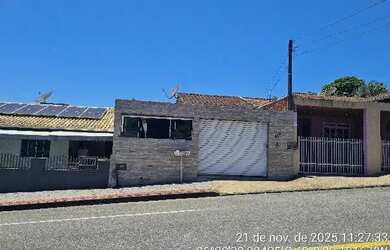 Imagem: A casa possui 2 Dormitórios, 1 Banheiro, 1 Vaga na garagem