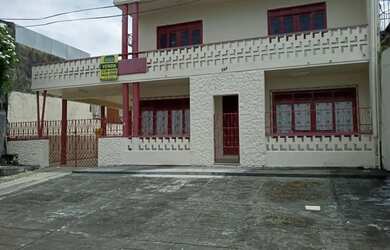 Imagem: A casa em condomínio possui 5 Dormitórios, 1 Banheiro, 5 Vagas