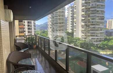 Imagem: O apartamento possui 3 Dormitórios, 3 Banheiros, 2 Vagas na