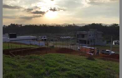 Imagem: O terreno possui 300m² de Área e está localizado em Cézar