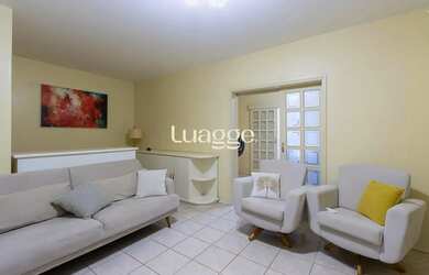 Imagem: A casa possui 2 Dormitórios, 2 Banheiros, 3 Vagas na garagem