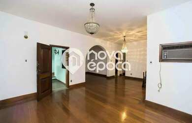 Imagem: A casa possui 5 Dormitórios, 5 Banheiros, 5 Vagas na garagem