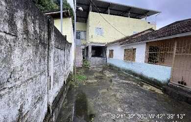 Imagem: A casa possui 2 Dormitórios, 1 Banheiro e 322m² de Área e