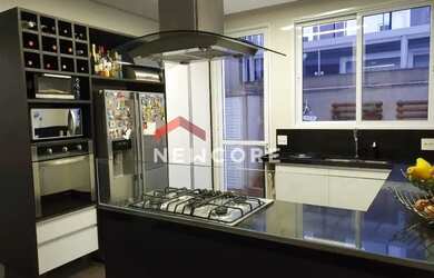 Imagem: A casa em condomínio possui 4 Dormitórios, 5 Banheiros, 4